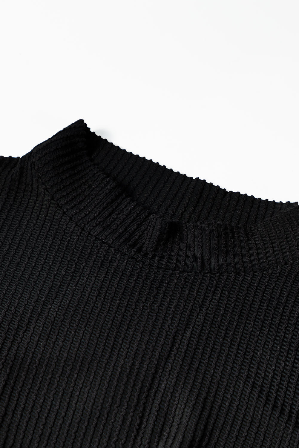 Robe côtelée à manches longues et découpe torsadée
