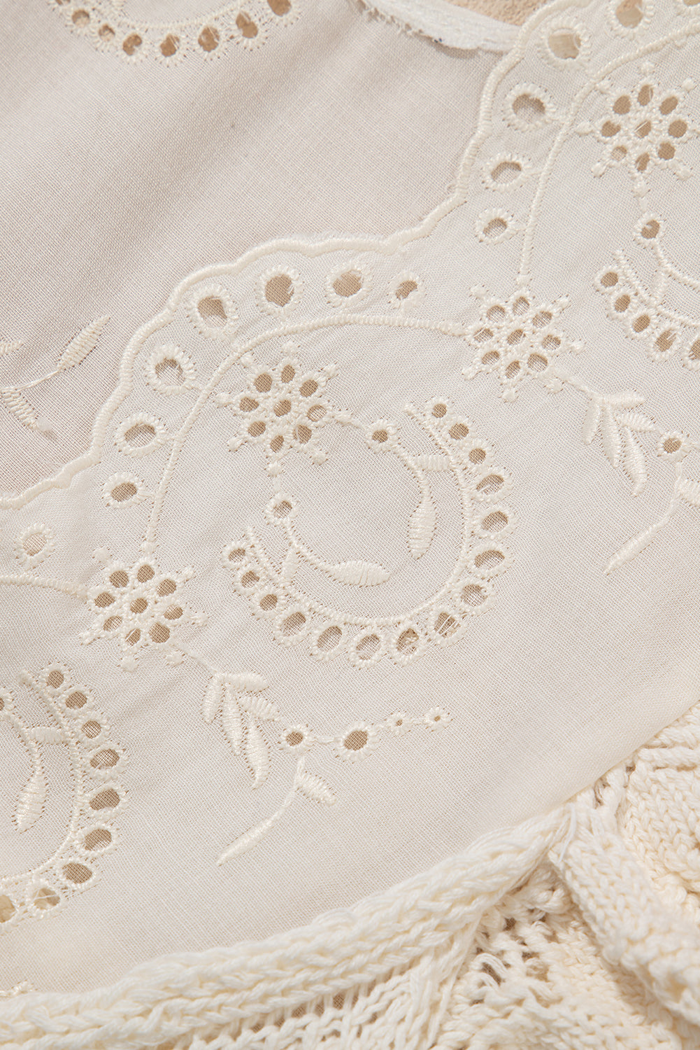 Gilet pull à volants en tricot ajouré brodé patchwork