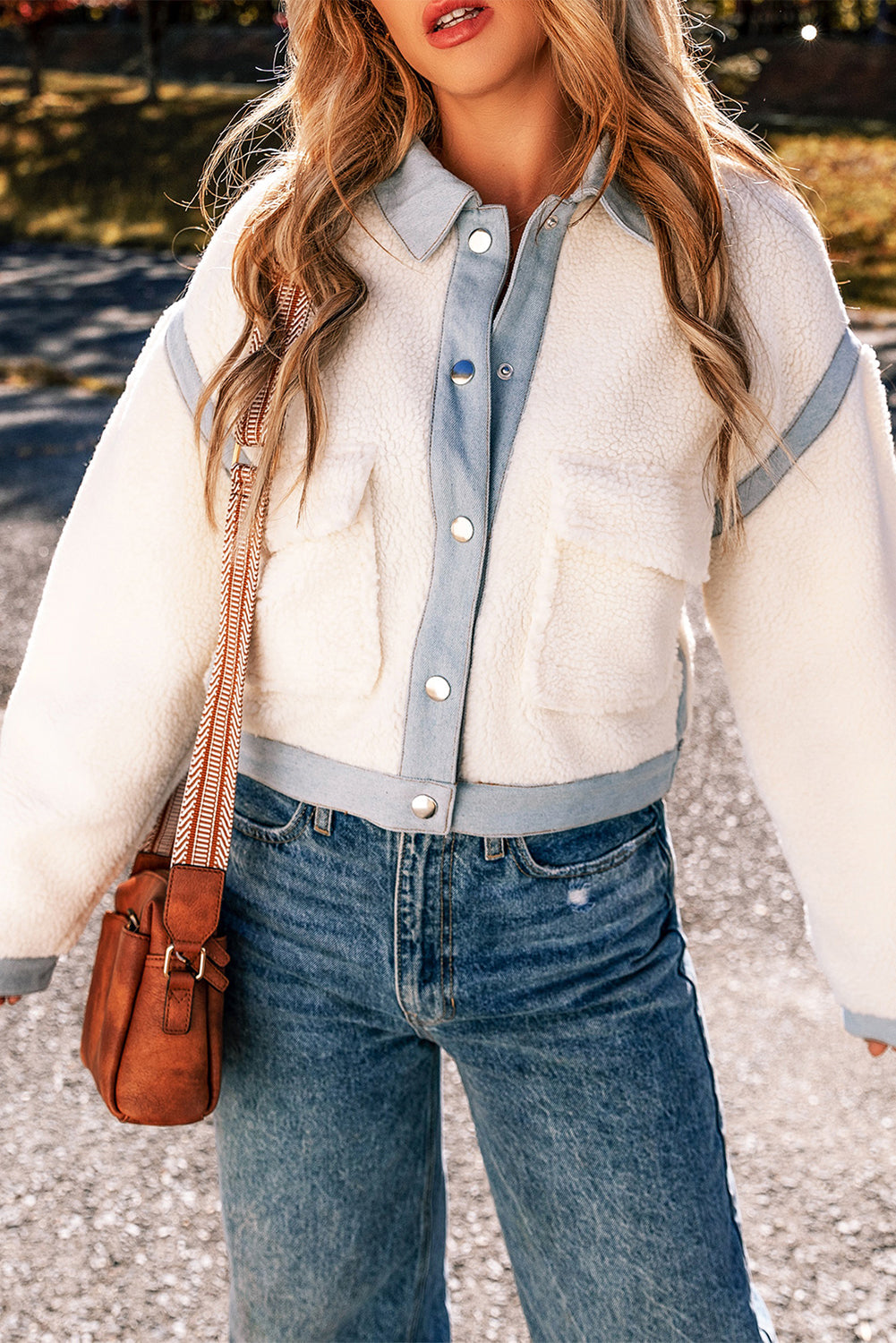 Veste Sherpa boutonnée a bordure contrastée