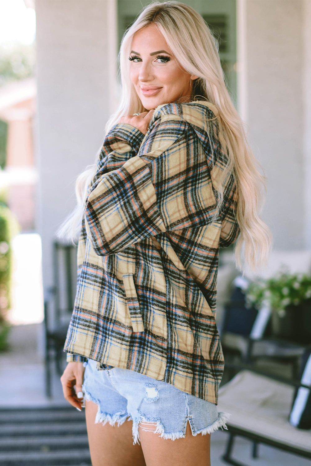 Sweat à capuche avec poches et col boutonné à carreaux
