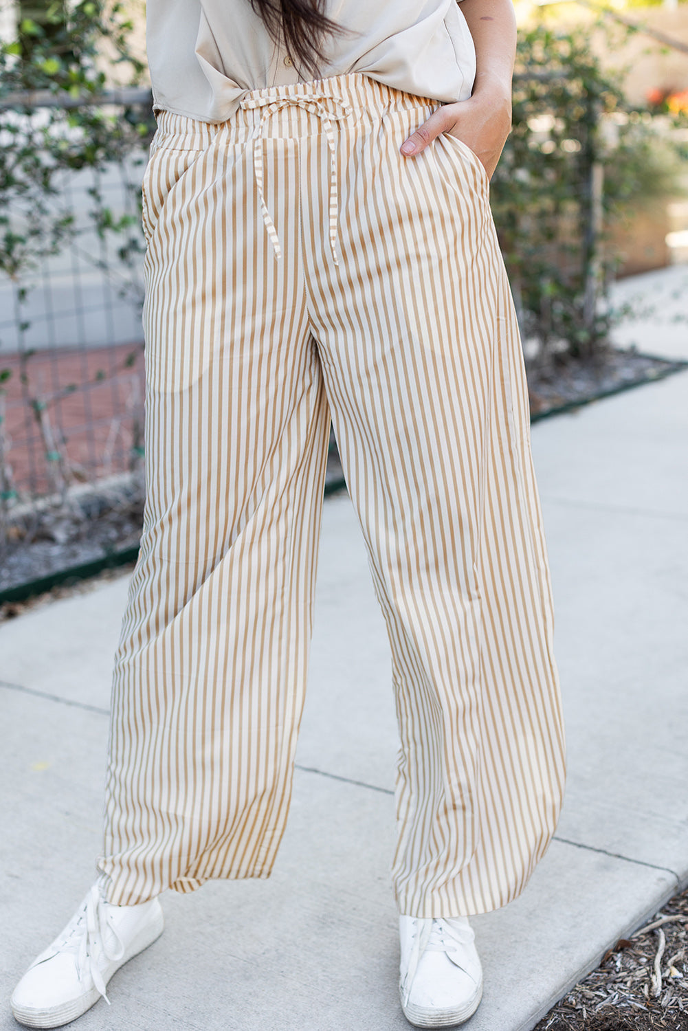 Pantalon imprimé a jambe large et cordon de serrage