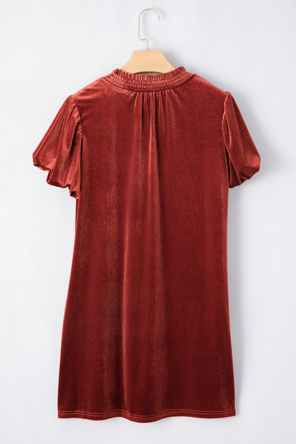 Mini-robe droite en velours a encolure smockée et manches bouffantes