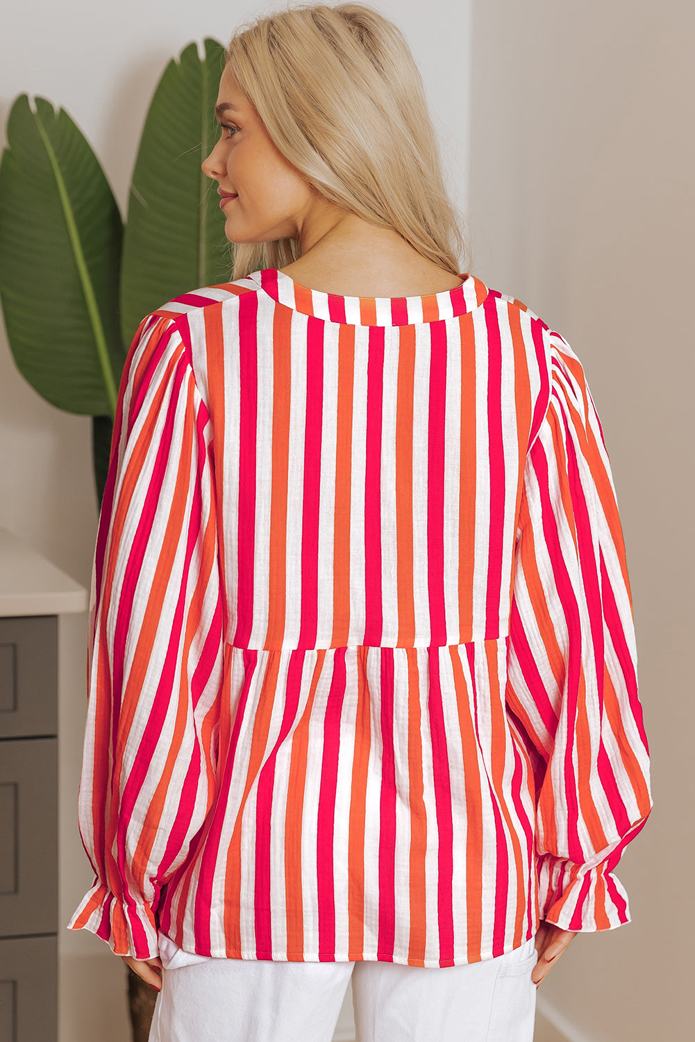 Blouse boutonnée sur le devant a col en V cranté et manches ballon