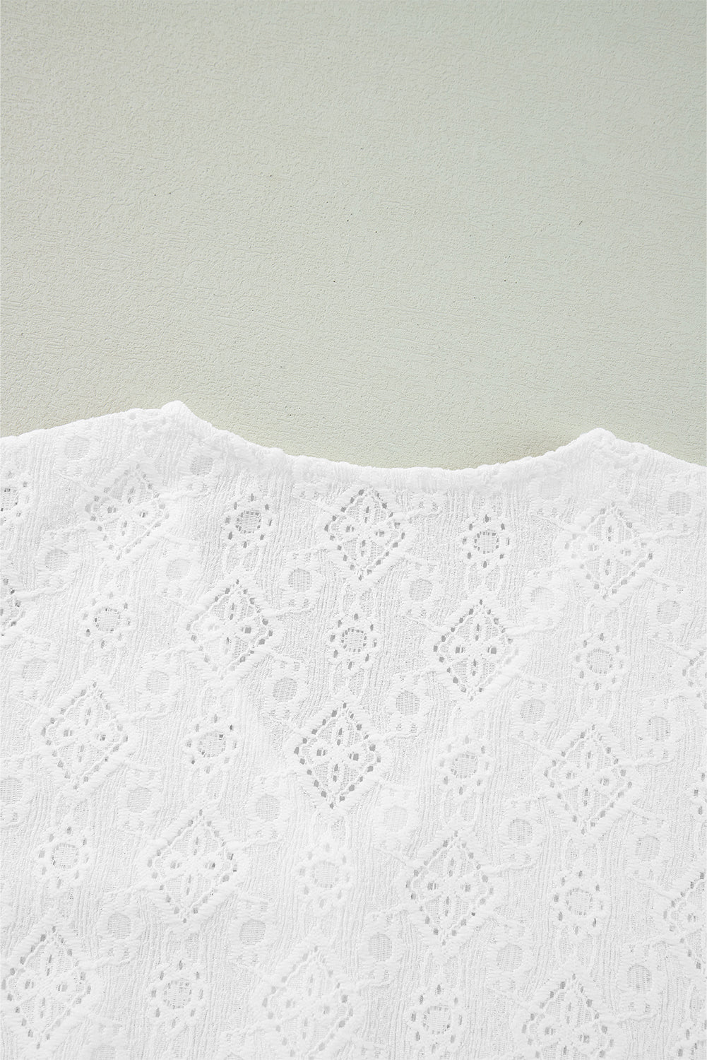 Chemise boutonnée à manches bouffantes et col en V en dentelle