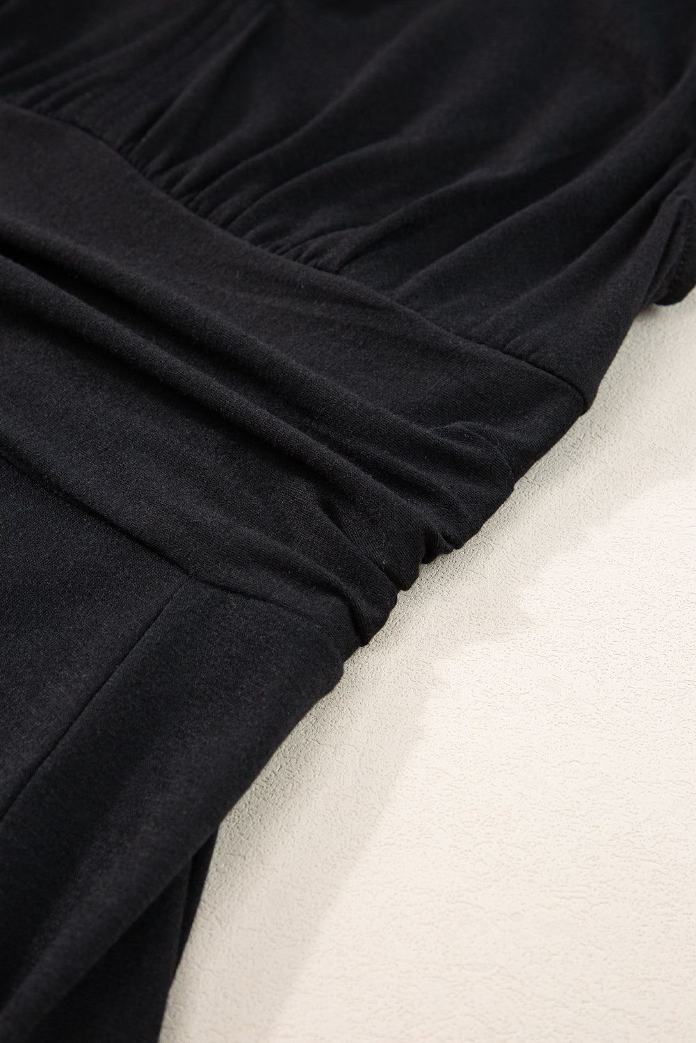 Robe longue froncée à manches courtes et taille haute à col en V
