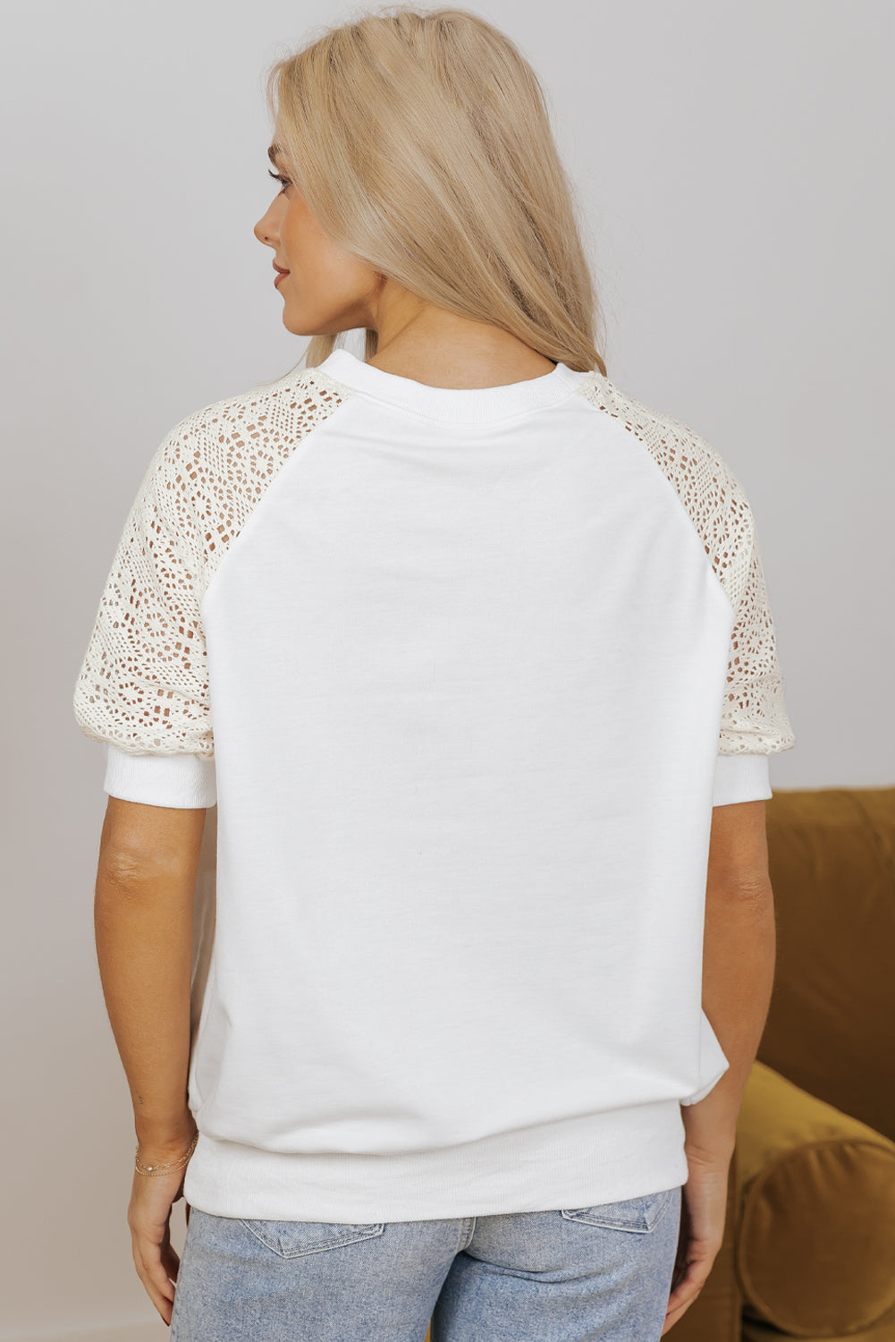 T-shirt à manches courtes et col rond en dentelle crochetée
