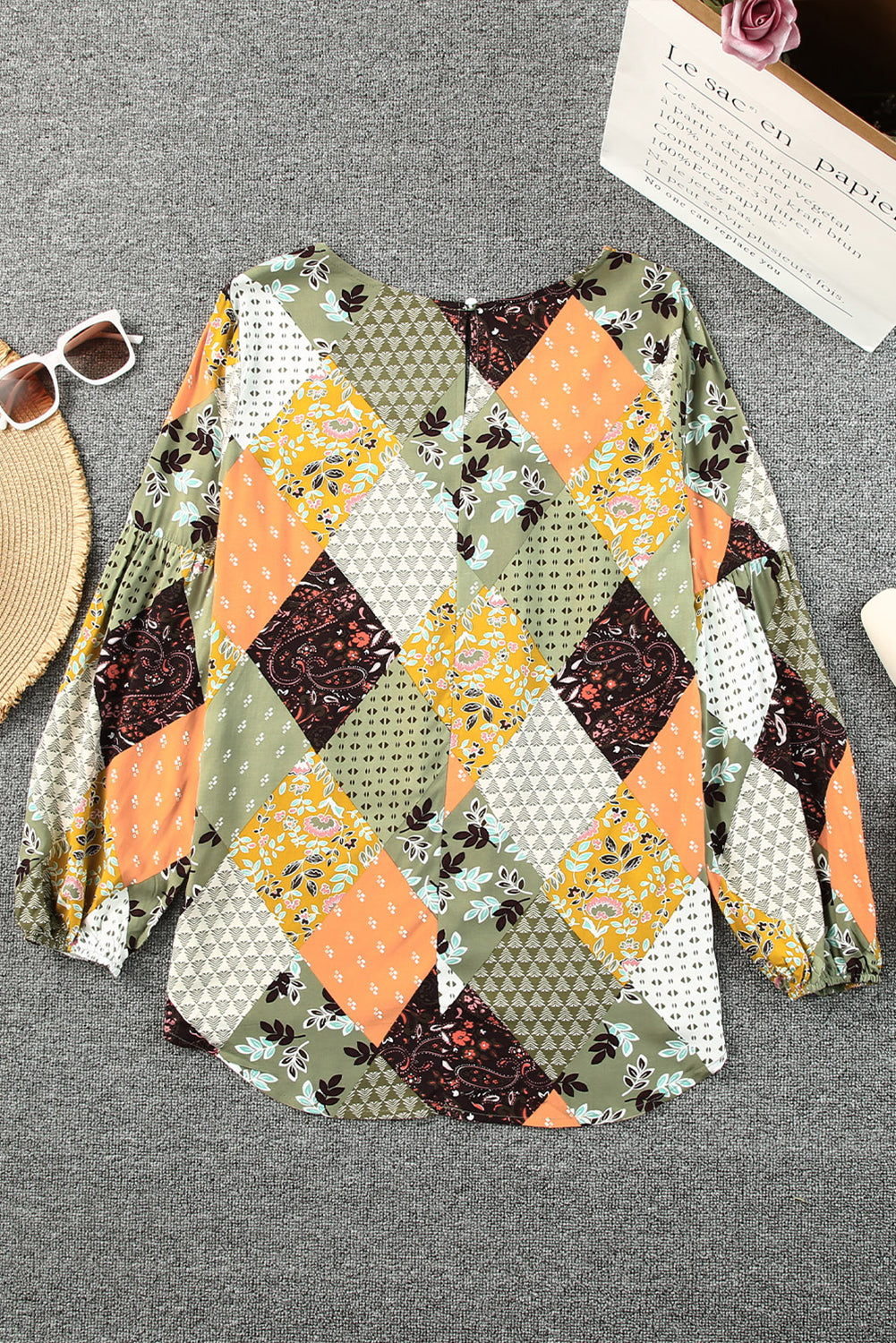 Blouse à imprimés variés et col carré