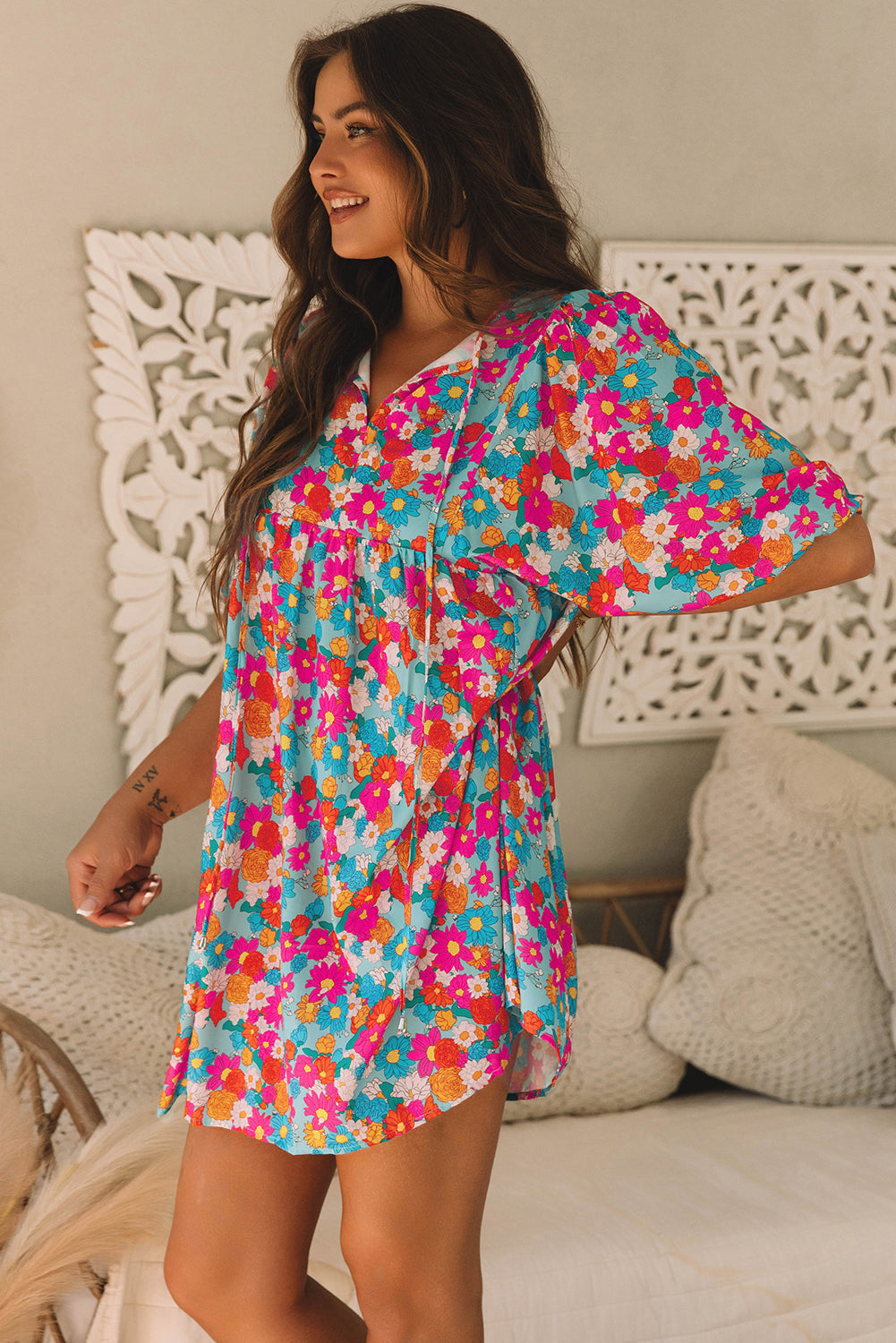 Robe babydoll a imprimé floral, col fendu, manches bulles
