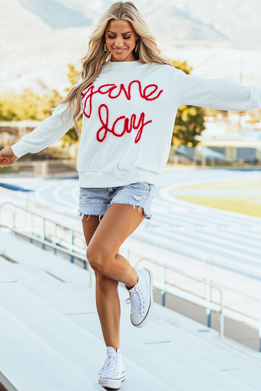 Tinsel Game Day - Sweat-shirt graphique à épaules tombantes