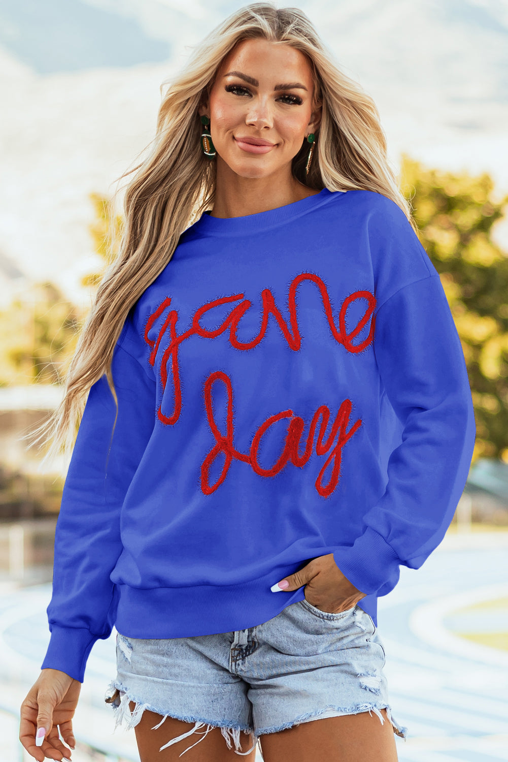 Tinsel Game Day - Sweat-shirt graphique a épaules tombantes