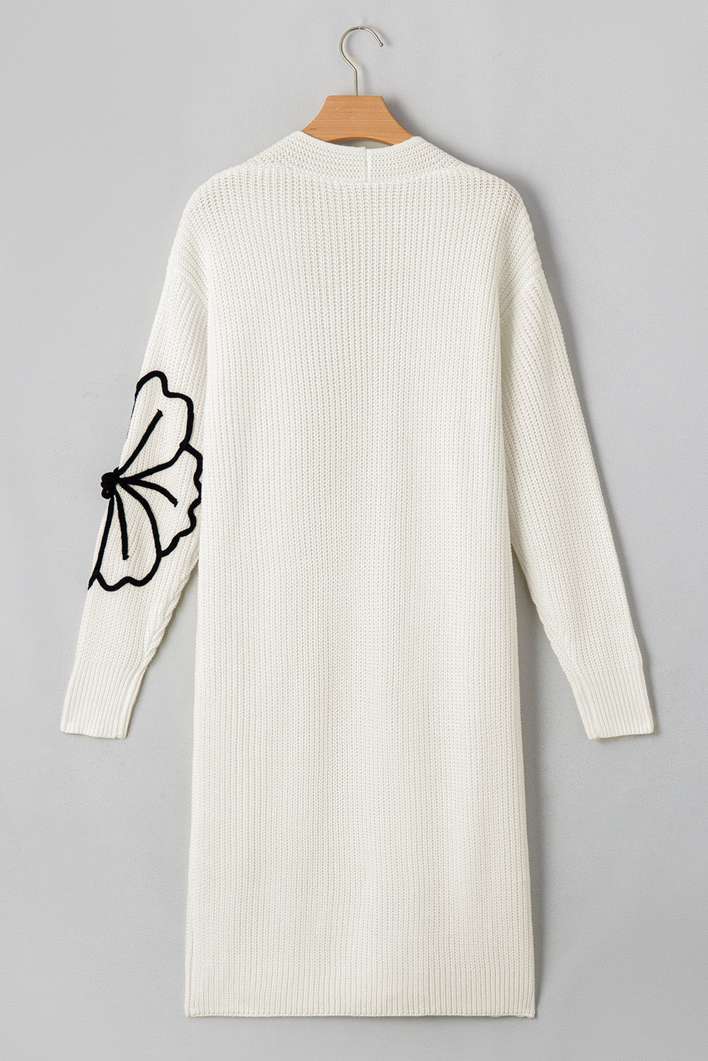 Cardigan plumeau ouvert sur le devant a épaules tombantes brodées de fleurs