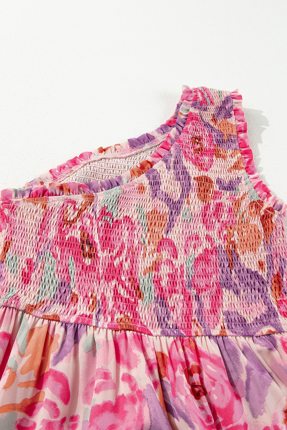 Robe longue asymétrique froncée à imprimé floral abstrait
