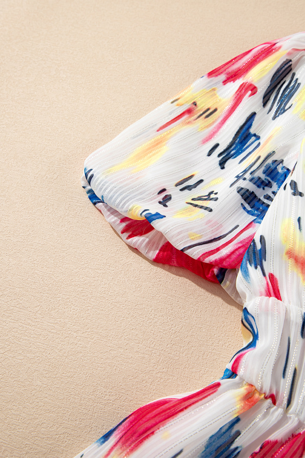 Robe longue à volants et manches courtes bouffantes à imprimé abstrait