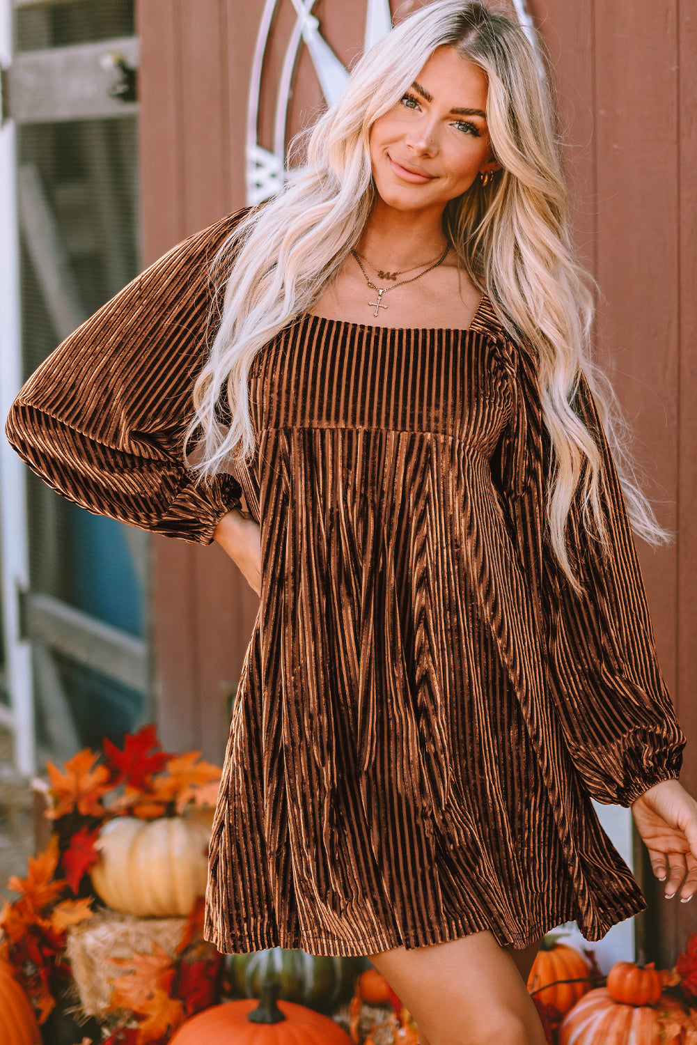 Robe babydoll en velours à col carré et lien au dos