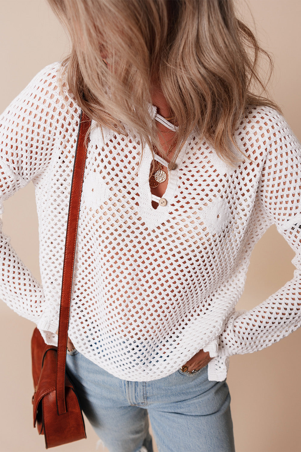 Pull en tricot ouvert à col boutonné et manches fendues