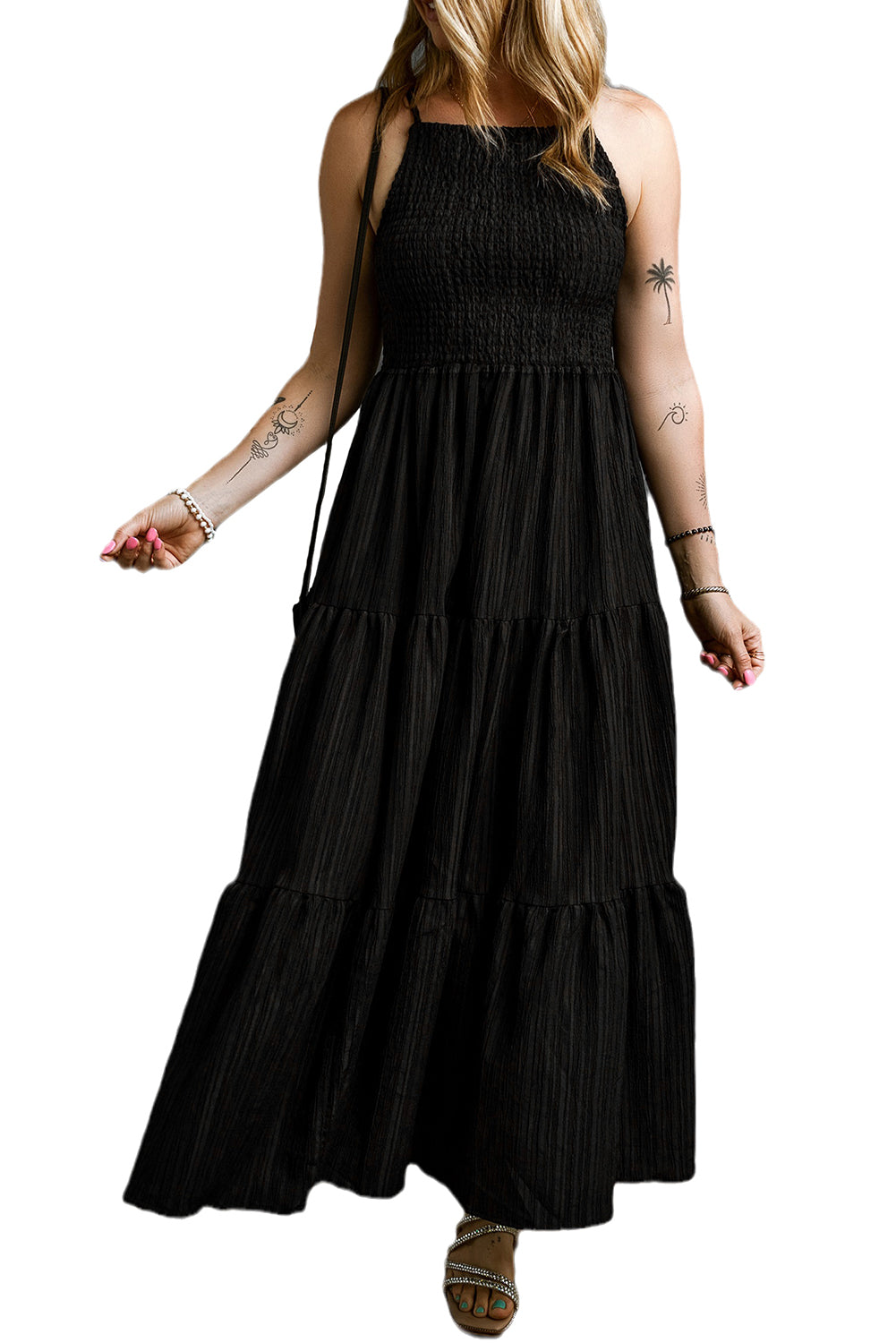 Robe longue smockée plissée à plusieurs niveaux et bretelles spaghetti