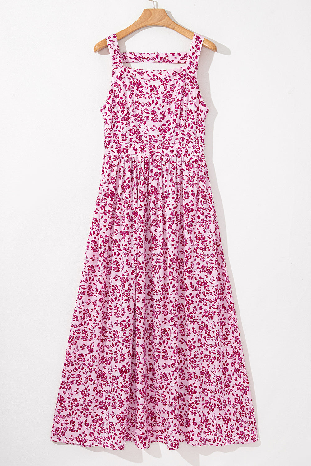 Robe longue sans manches à taille empire et découpes florales dans le dos