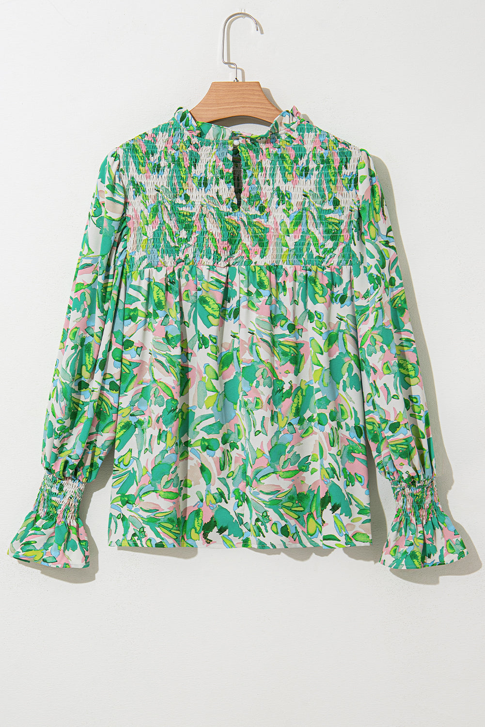 Blouse froncée a col montant et manches volantées imprimées de feuilles