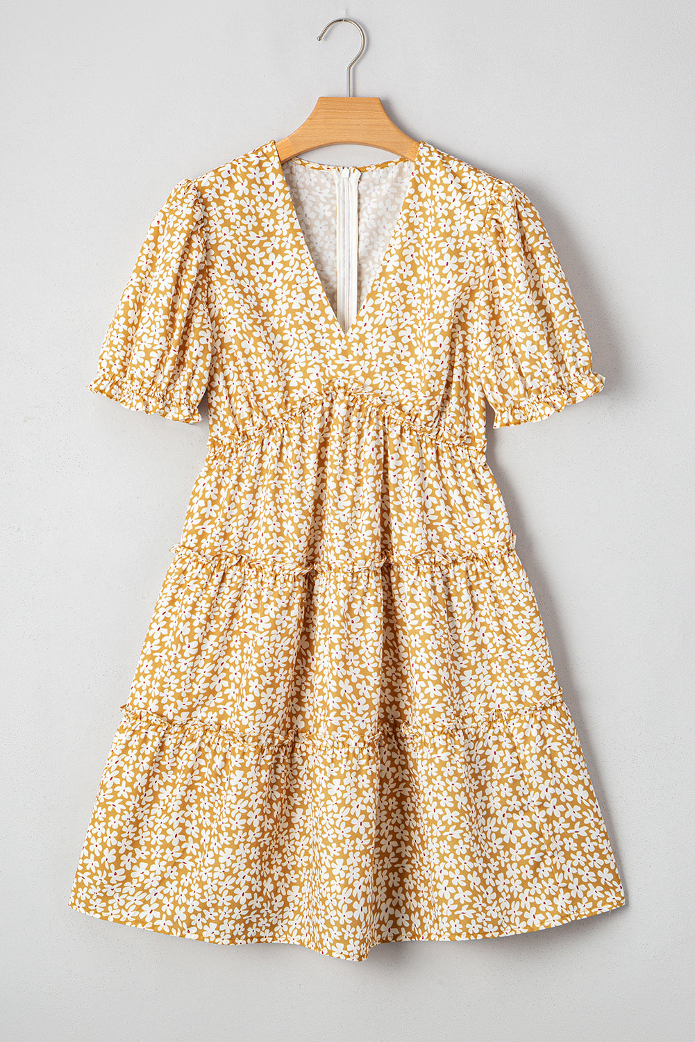 Mini-robe fleurie à volants et manches courtes, col en V