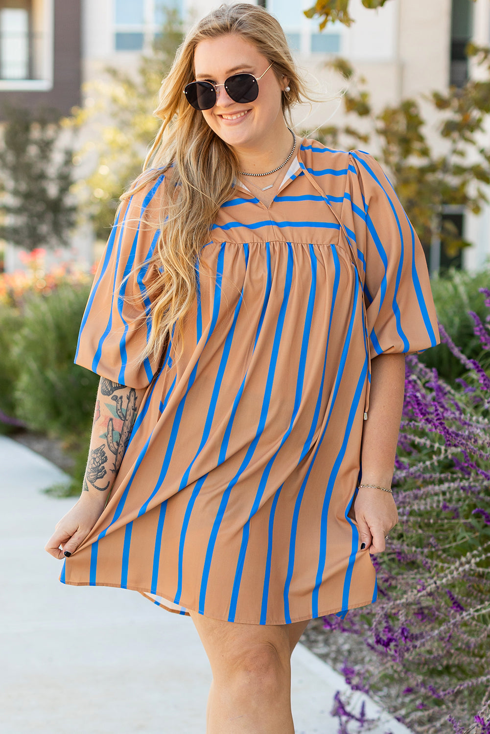 Robe babydoll a manches 3/4 et imprimé rayé contrasté, grande taille