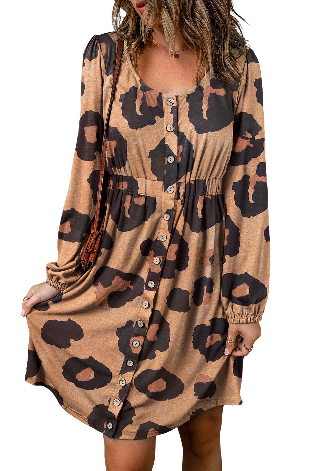 Robe en tricot ample à manches bulles et boutons imprimés sur le devant