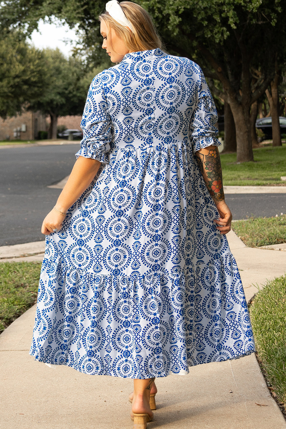 Robe longue a lacets et imprimé géométrique, col cranté, grande taille