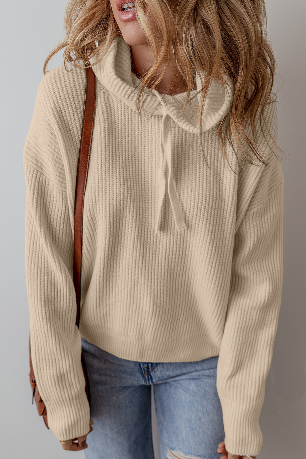 Pull a capuche avec cordon de serrage et épaules tombantes de couleur unie