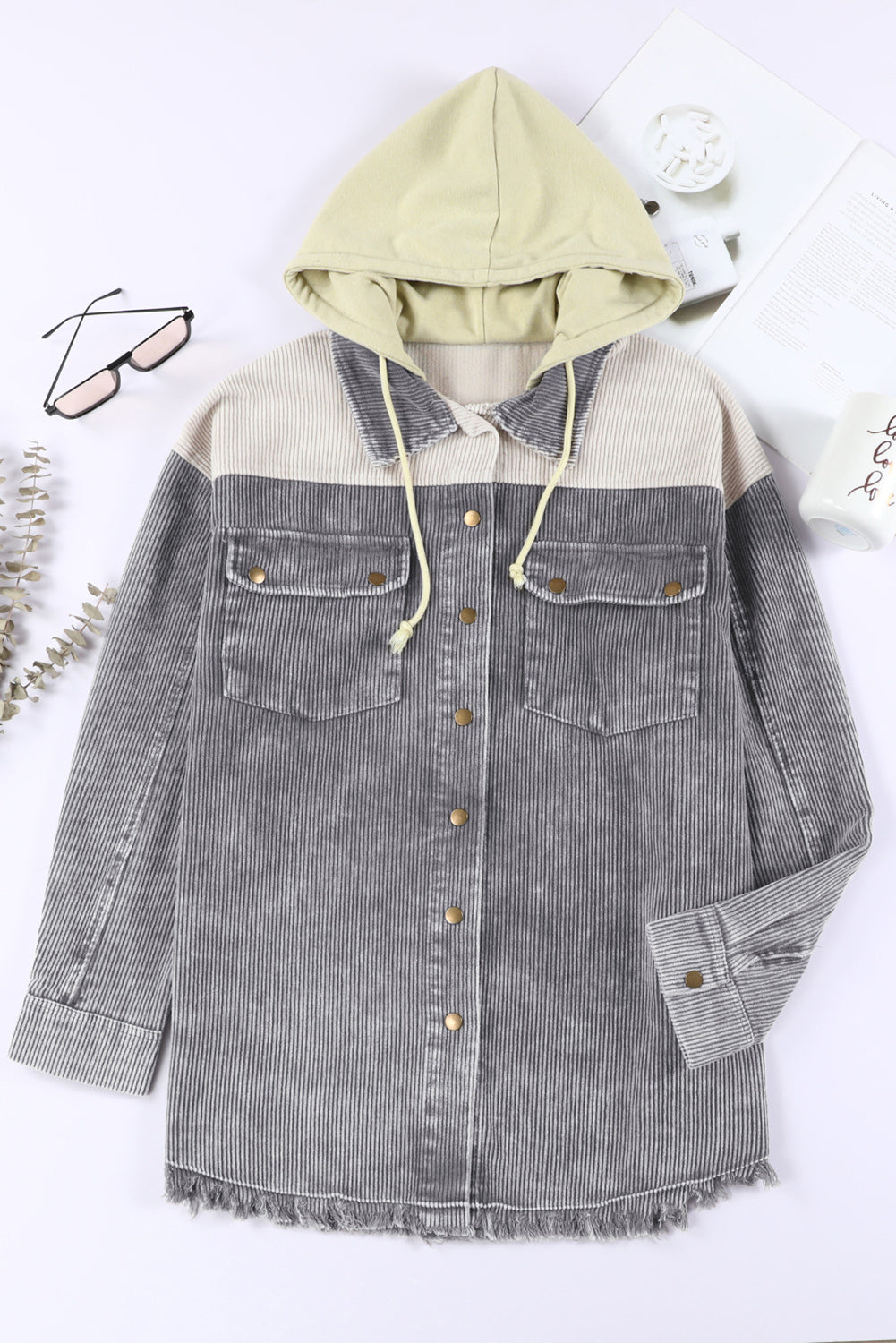 Veste grise a capuche boutonnée en velours côtelé color block