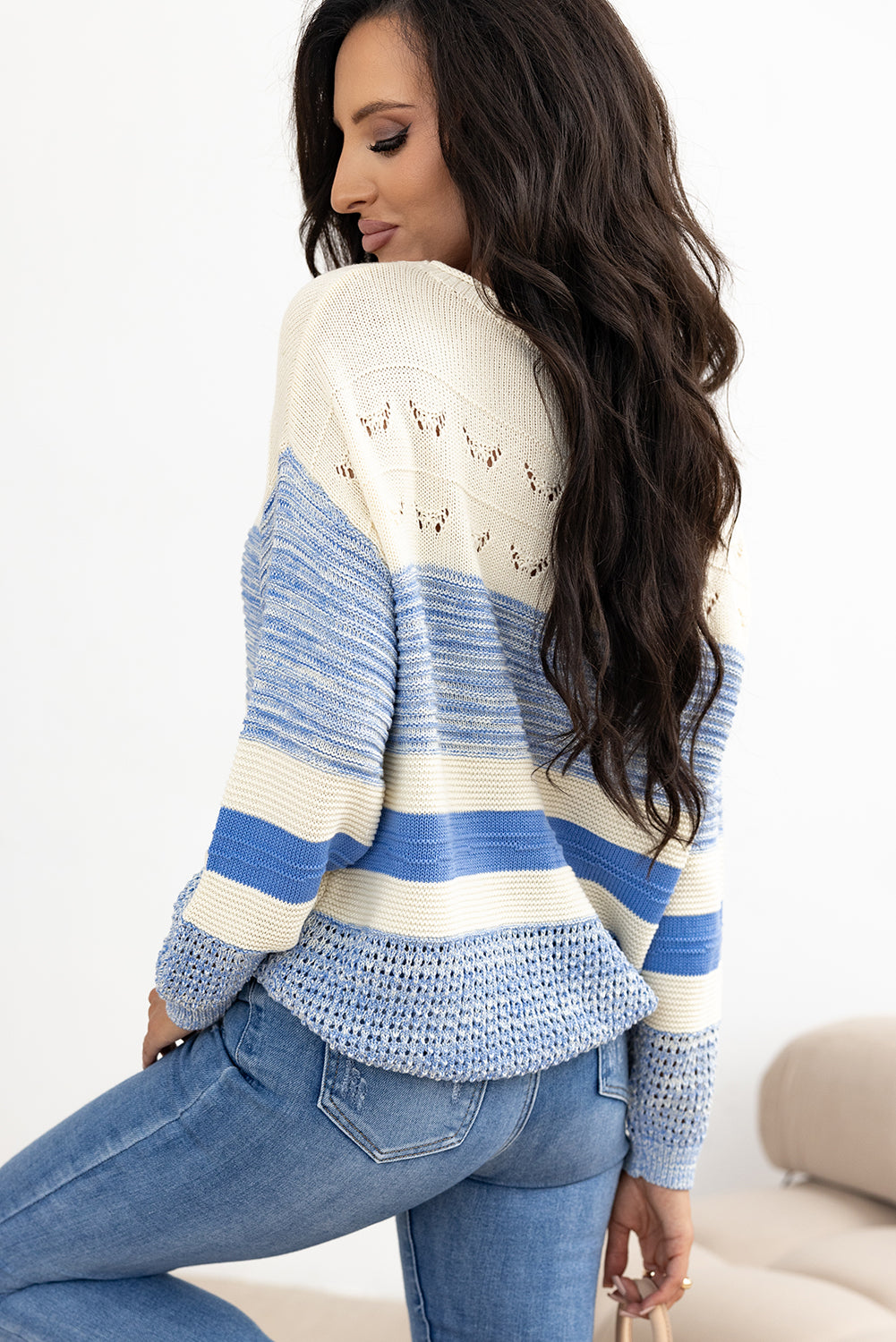 Pull a manches bouffantes et point ouvert