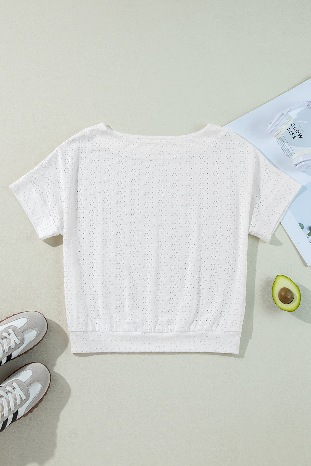 T-shirt décontracté à col bateau et motif œillets