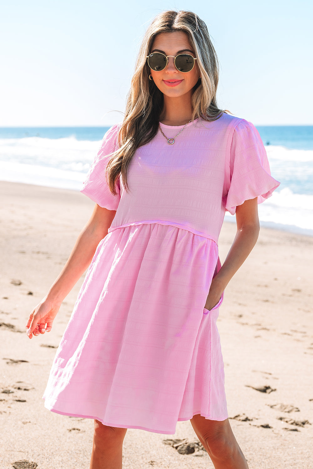 Mini-robe taille haute texturée à manches bouffantes