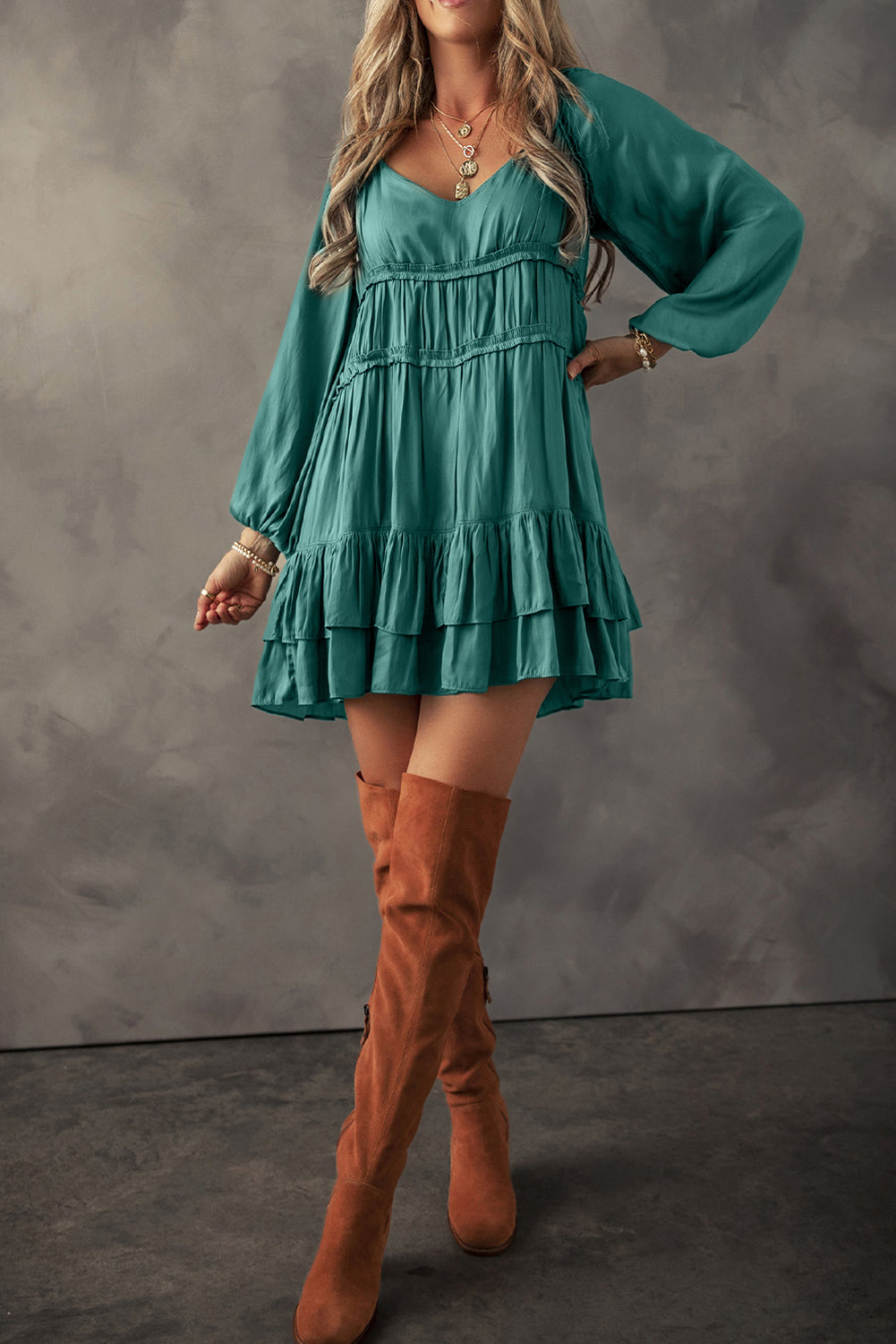 Mini-robe ample a volants et manches bouffantes