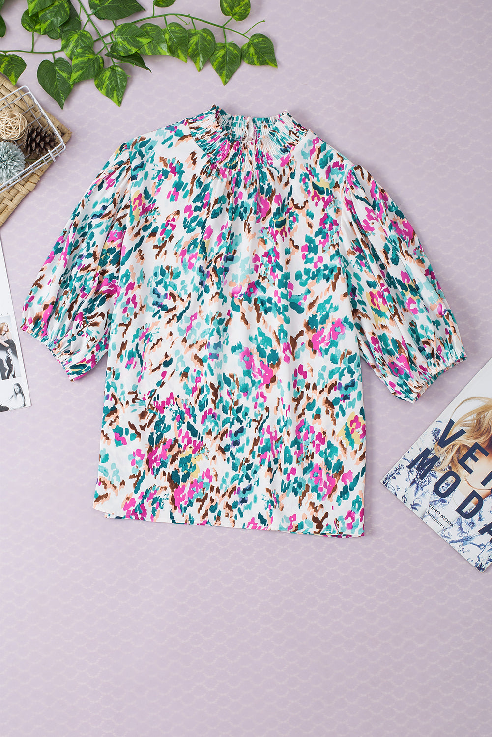 Blouse à col montant et manches bouffantes à imprimé abstrait