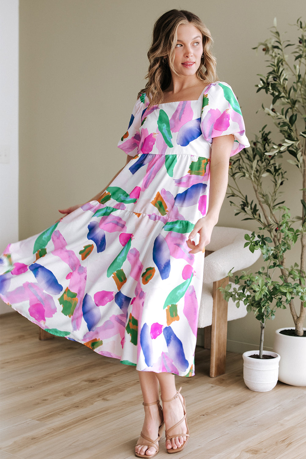 Robe midi à manches bouffantes et dos froncé à imprimé abstrait