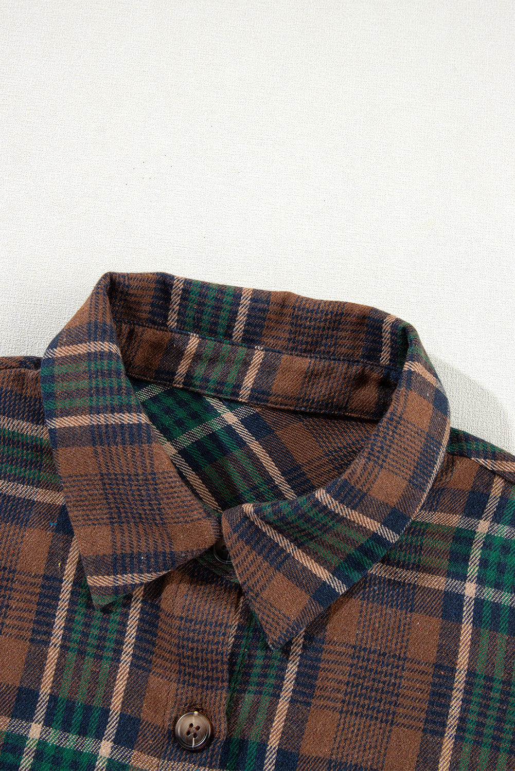 Veste chemise boutonnée à carreaux et poches poitrine