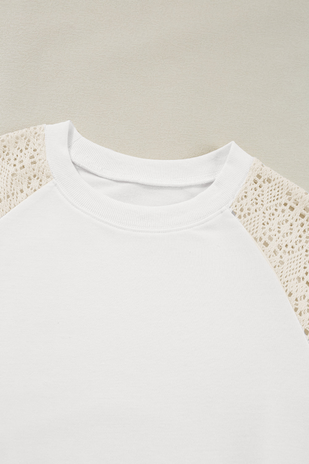 T-shirt à manches courtes et col rond en dentelle crochetée