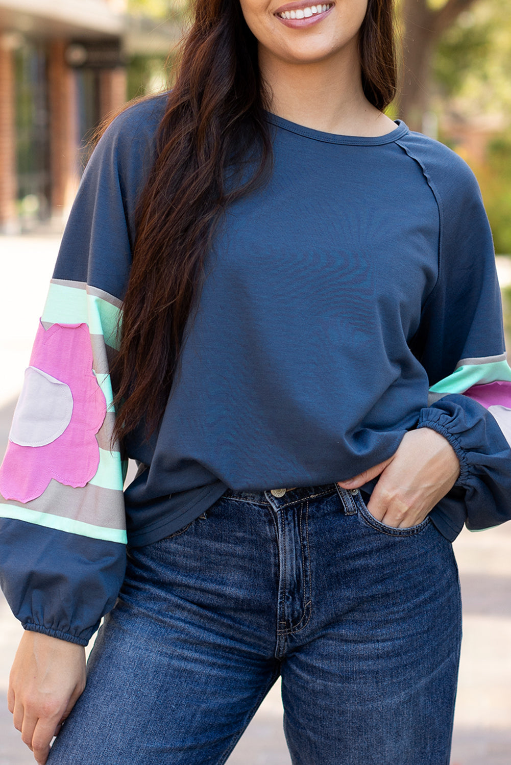 Haut surdimensionné a manches raglan et coutures apparentes en patchwork de fleurs
