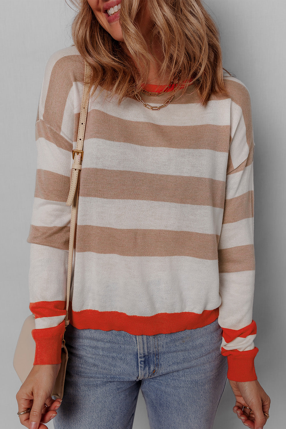 Pull a épaules tombantes et col rond a rayures color block