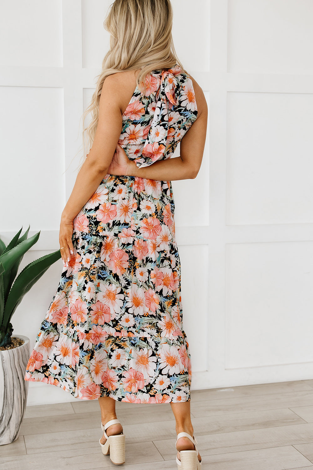 Robe longue bohème à imprimé floral nouée et à volants