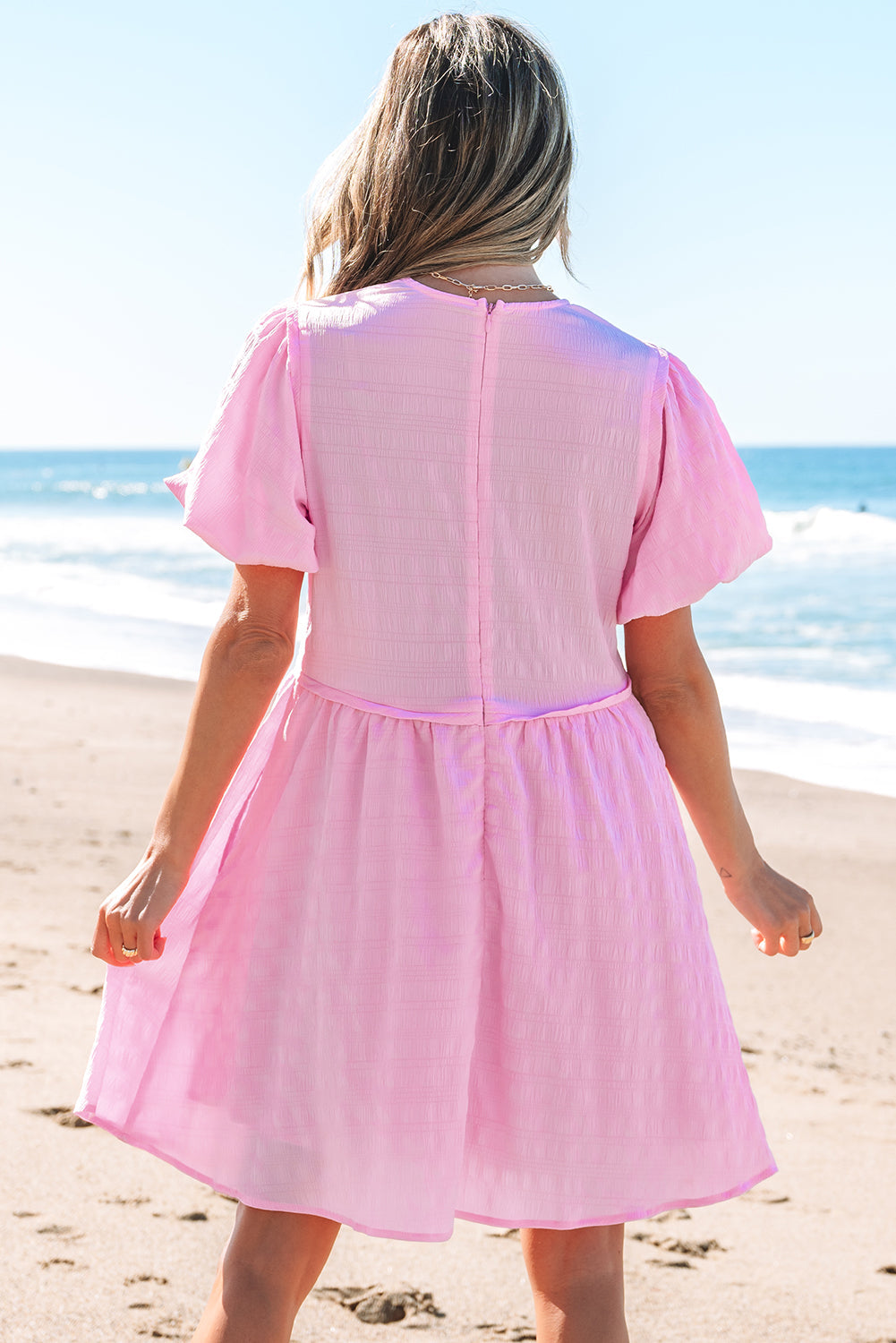 Mini-robe taille haute texturée à manches bouffantes