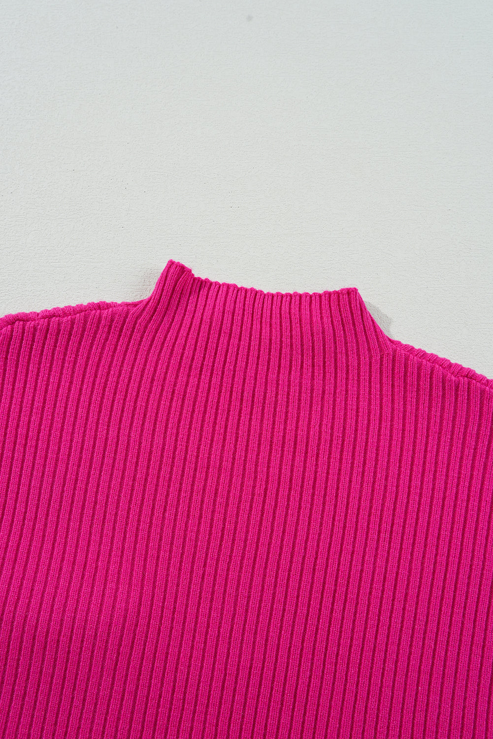 Pull a manches courtes en tricot côtelé avec poche plaquée