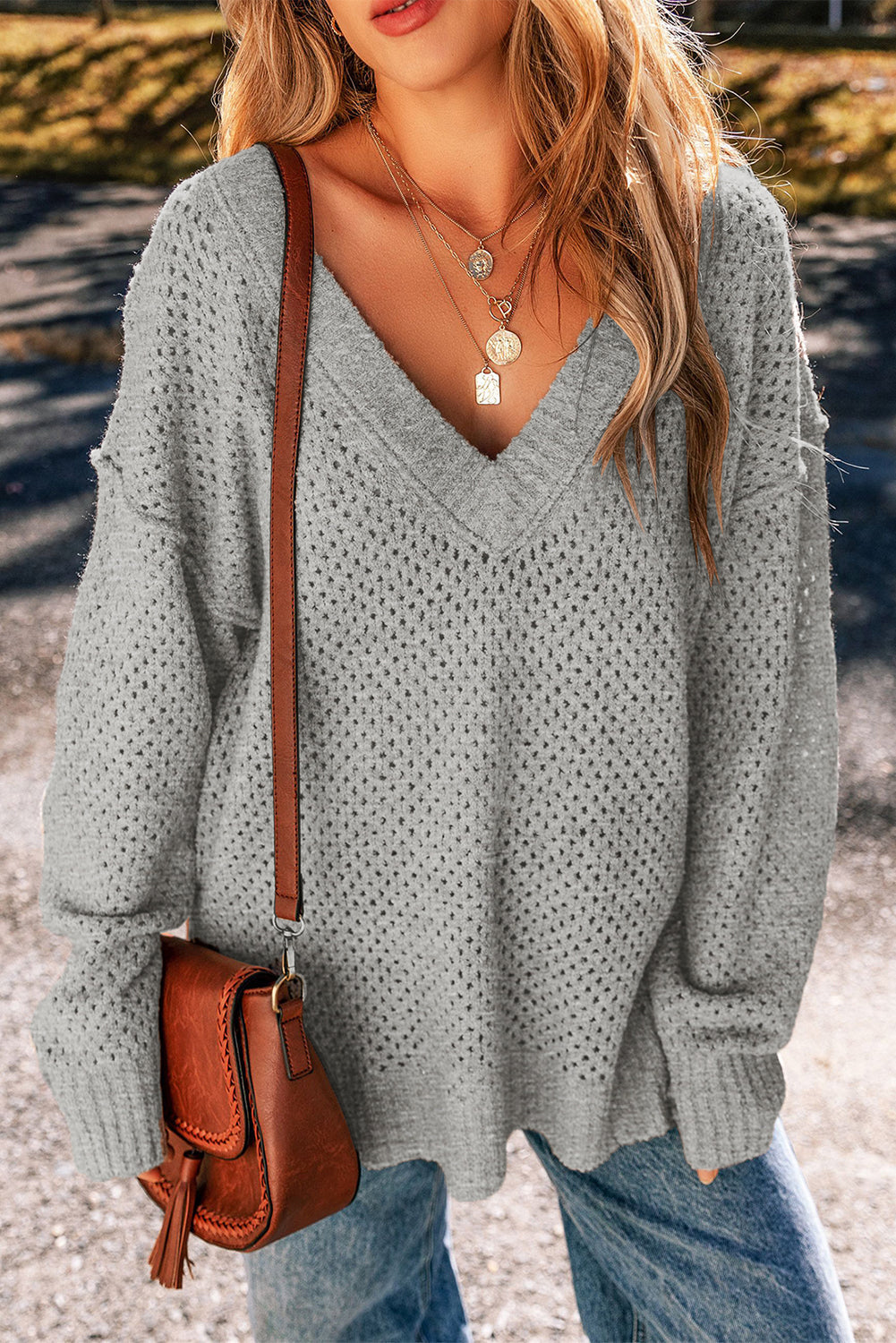 Pull ample à œillets et col en V, épaules tombantes