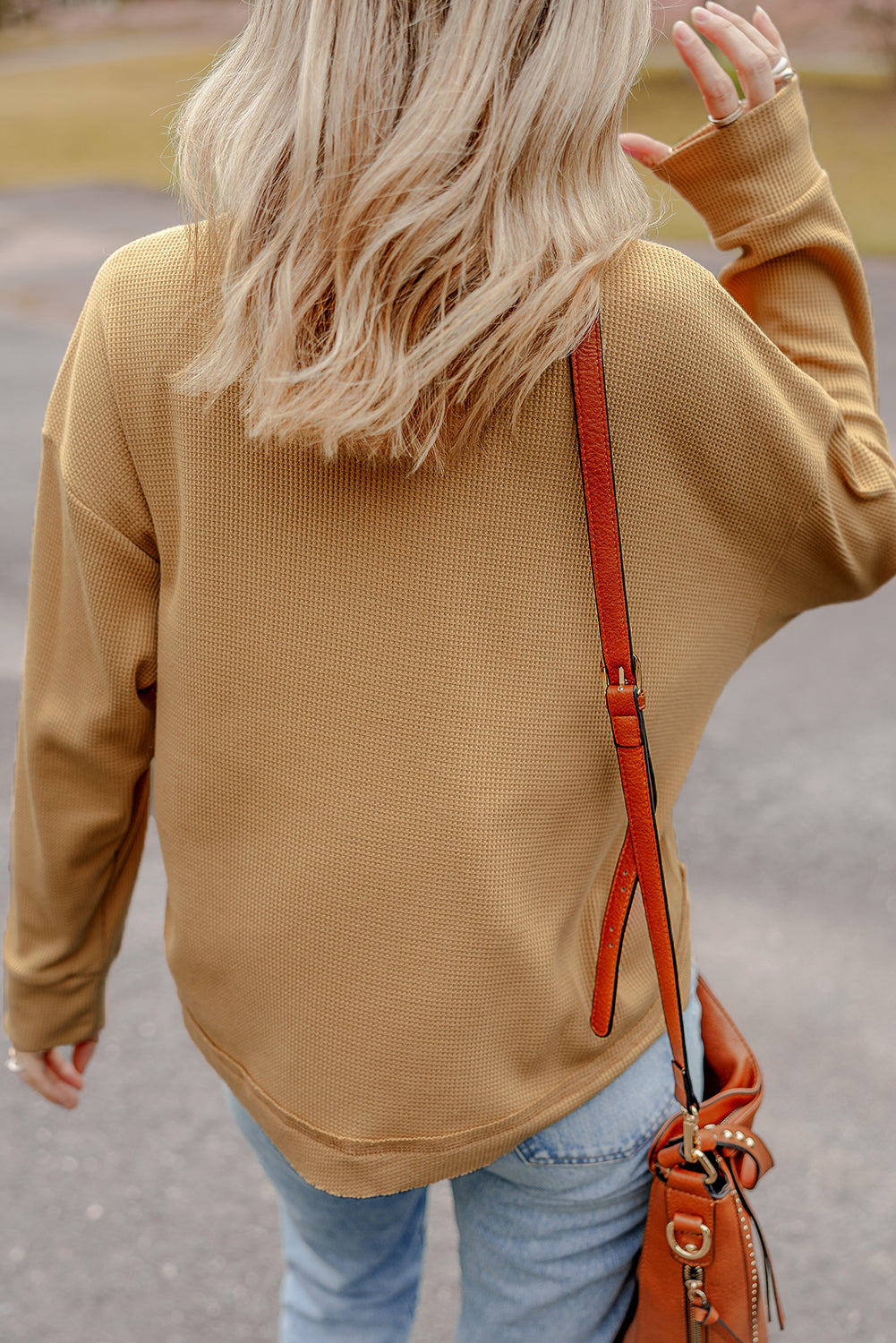 Haut oversize en tricot texturé a demi-boutons et épaules tombantes