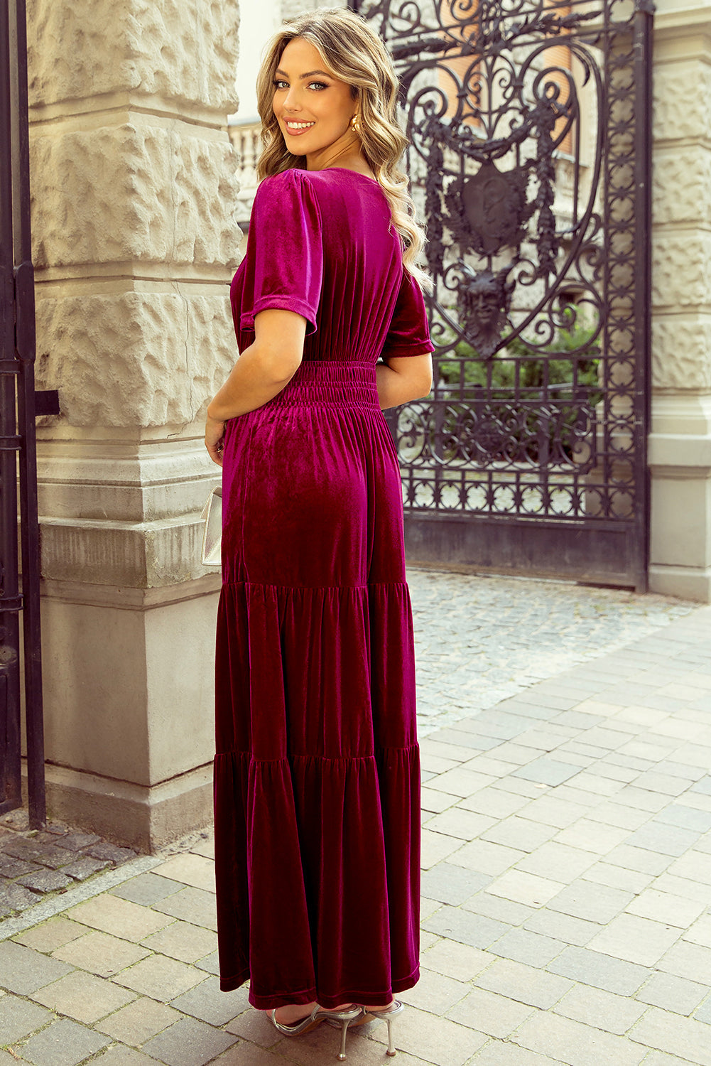 Robe longue en velours à manches courtes et taille froncée à plusieurs niveaux