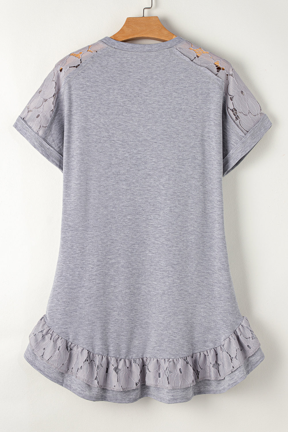 Robe t-shirt a volants et patchwork floral en dentelle