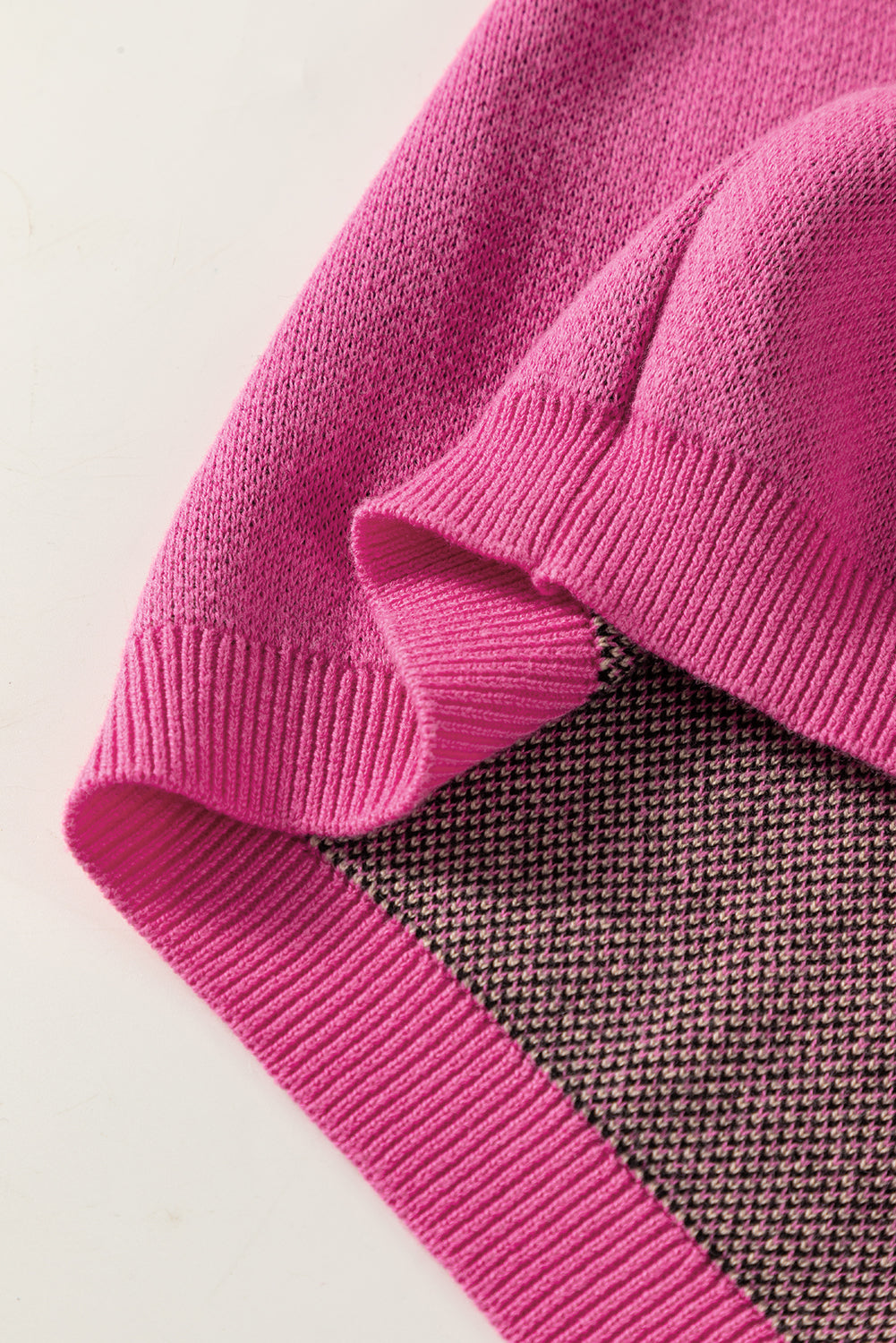 Pull en tricot léopard a manches volantées et col rond