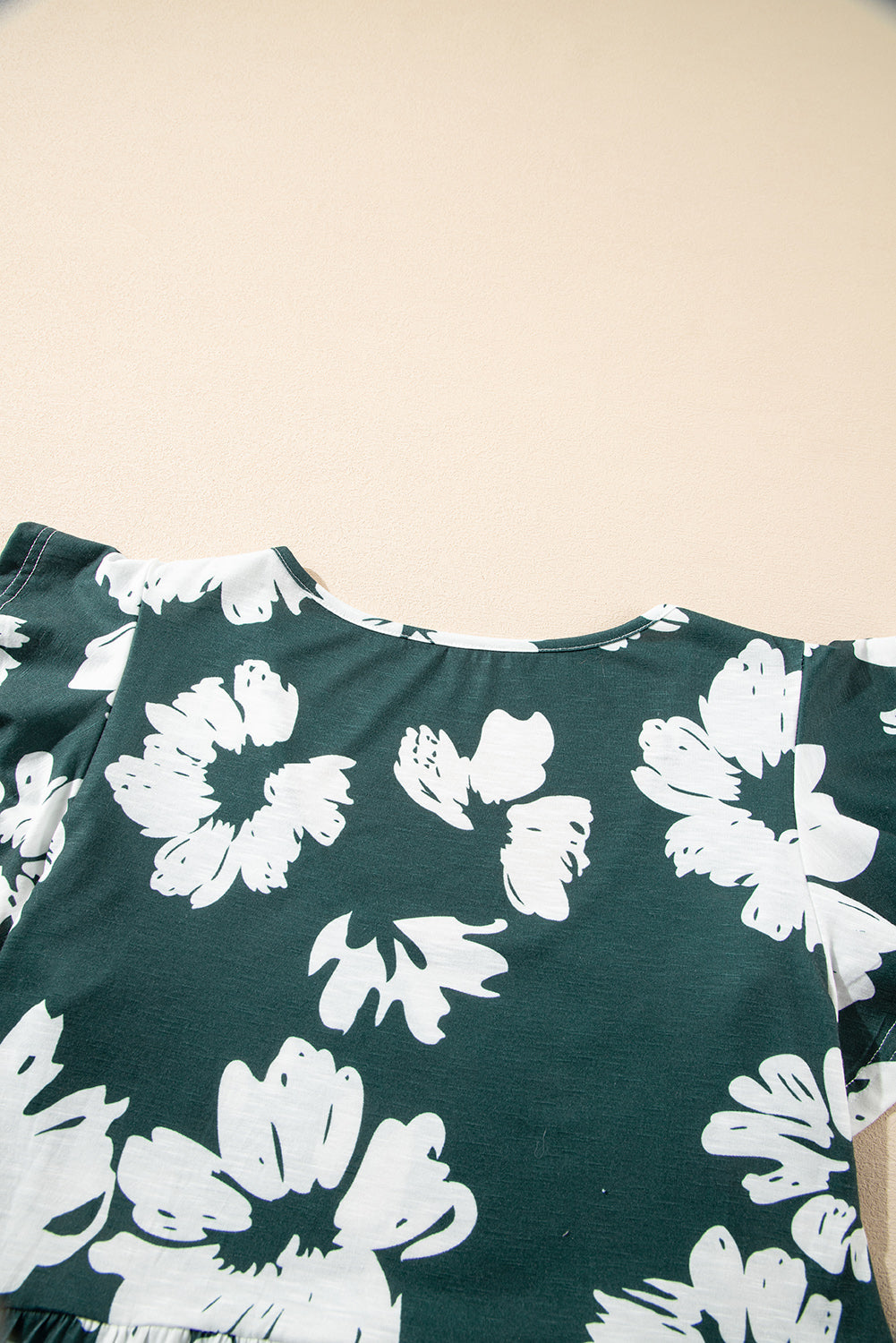 Mini-robe taille empire à imprimé floral et manches à volants