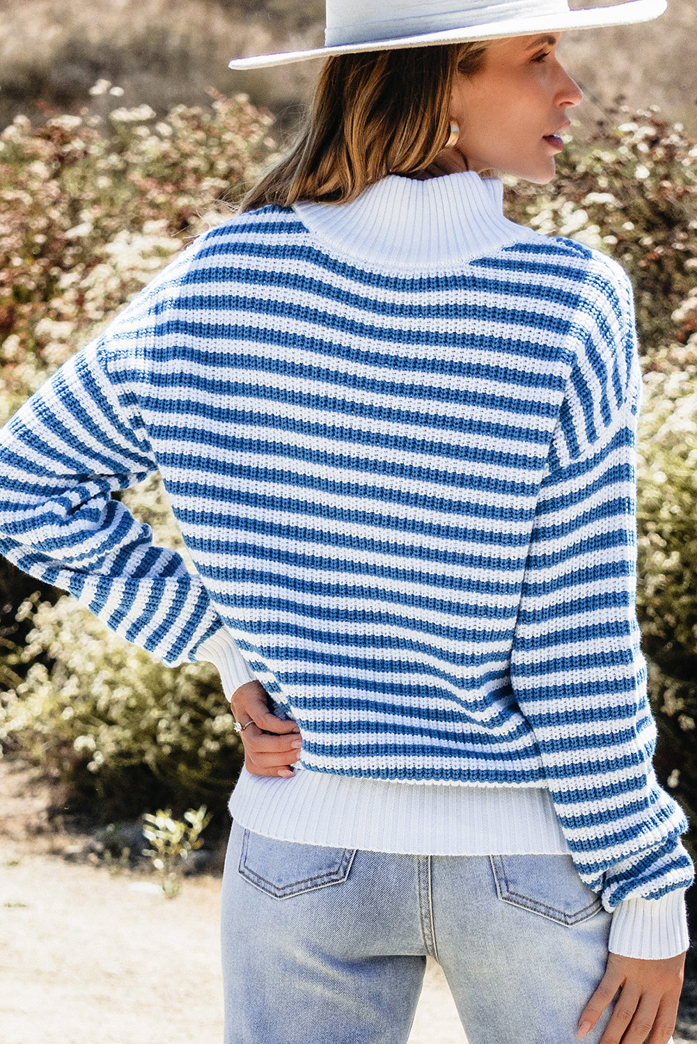 Pull à col zippé et épaules tombantes