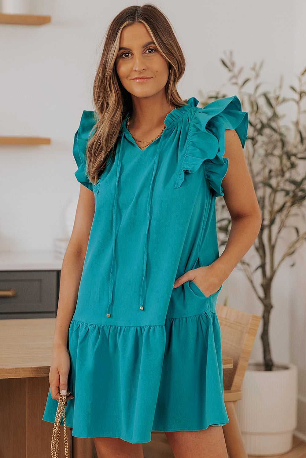 Mini-robe à manches volantées et poches