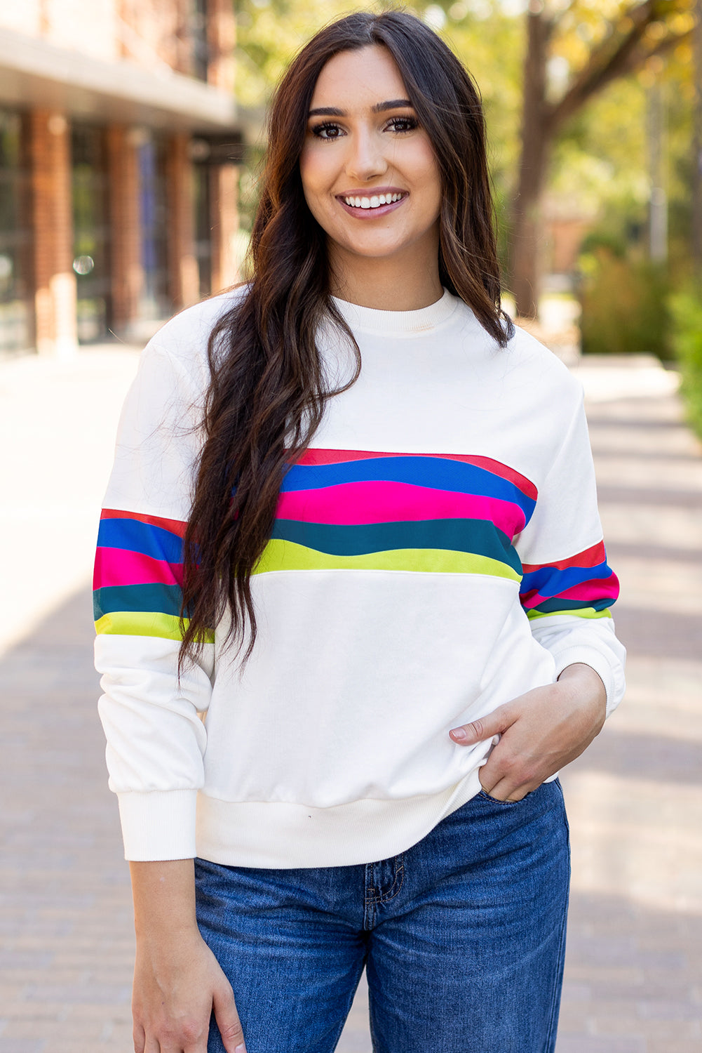 T-shirt a manches longues avec accents rayés colorés